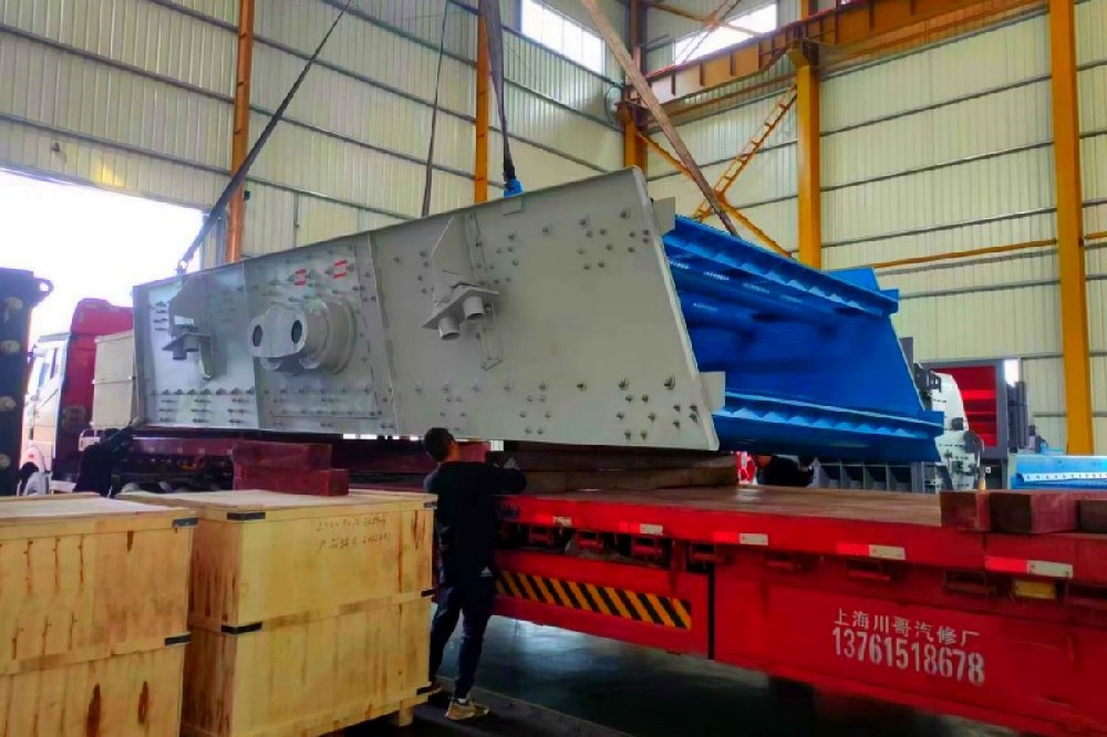 2YK3072振動篩發往湖南客戶